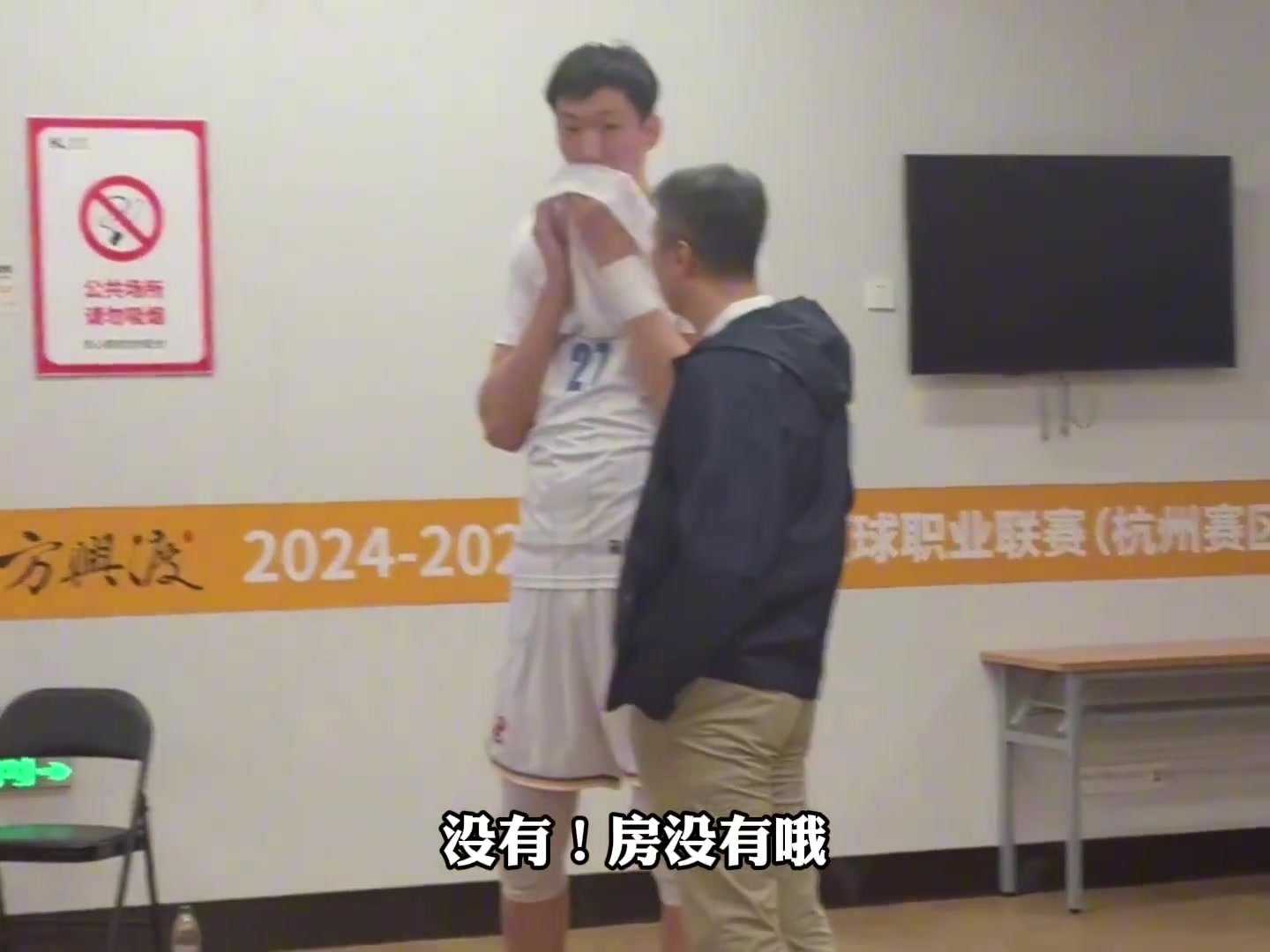 杨毅:辟个谣 周琦在北京租房住 赵睿转会费1.6亿?你也太夸张了