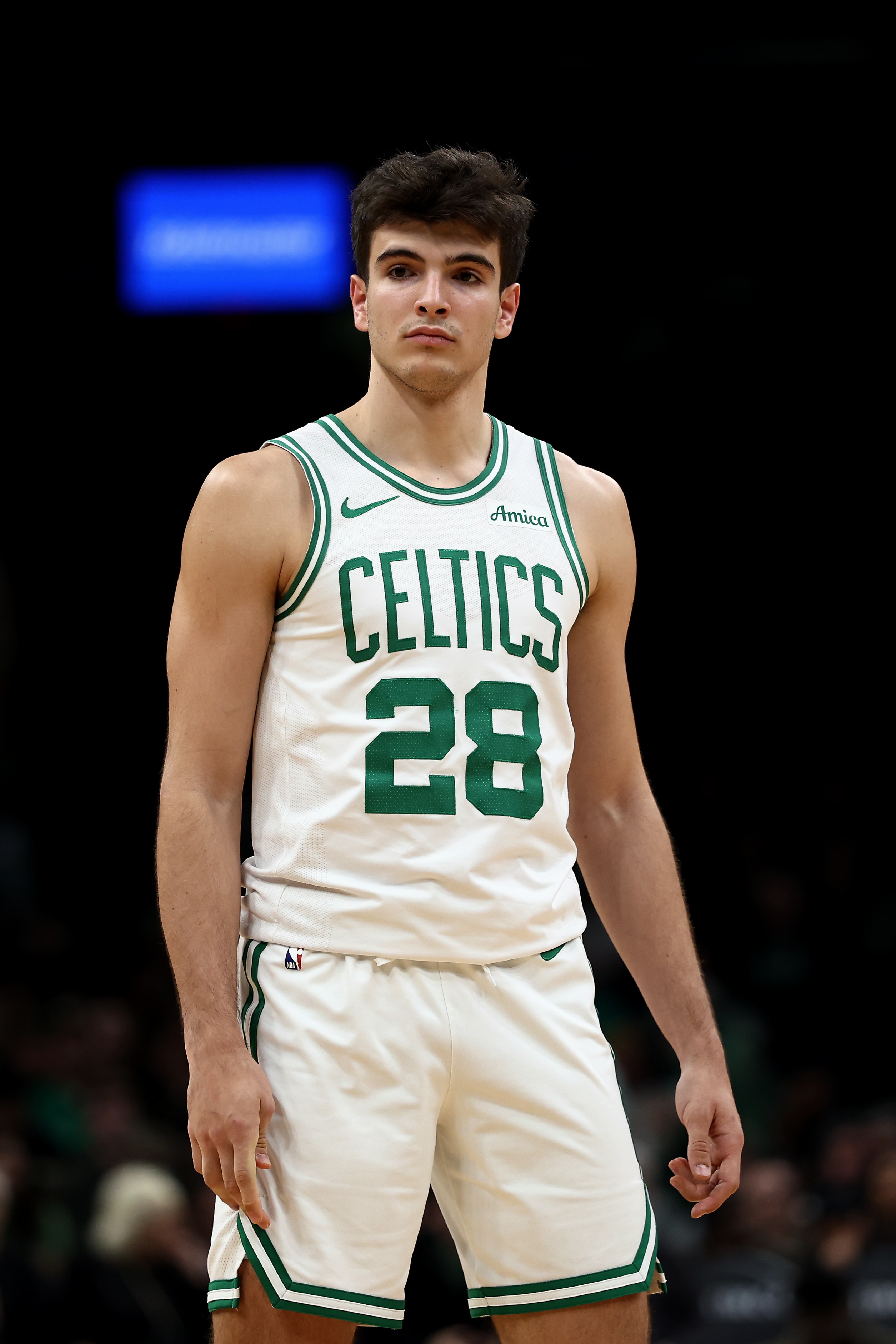 在场上干嘛呢？28号秀冈萨雷斯首节6分钟 数据栏皆是0&正负值-10