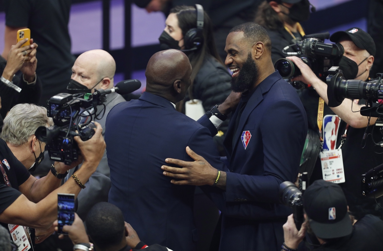 富保罗：最后一投选乔丹&一攻选詹姆斯 乔丹也会认同由詹姆斯发起